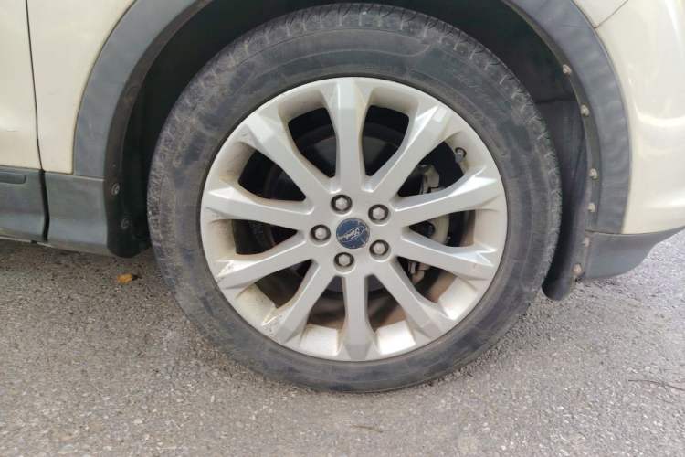 Used Ford Kuga 2013 1.6L GTDi Two-Wheel-Drive Trend Model Right Front Wheel Hub