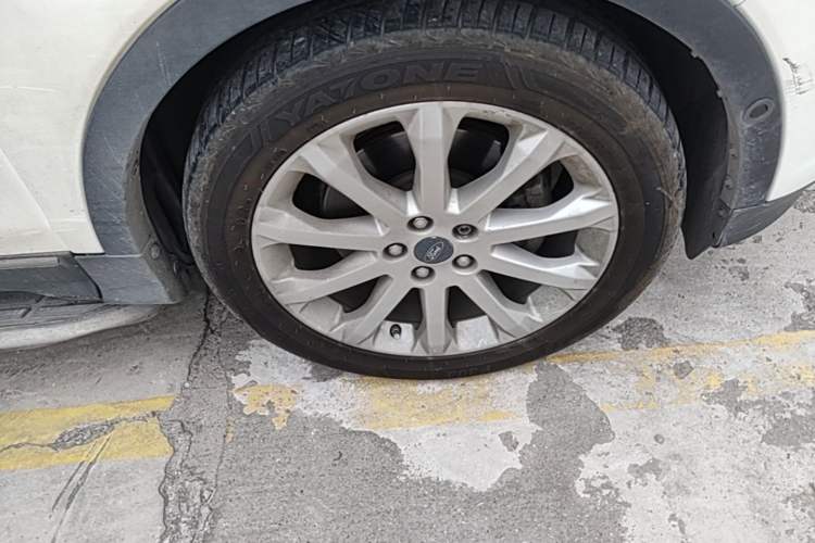 Used Ford Kuga 2013 2.0L GTDi Four-Wheel Drive Premium Model Right Front Wheel Hub