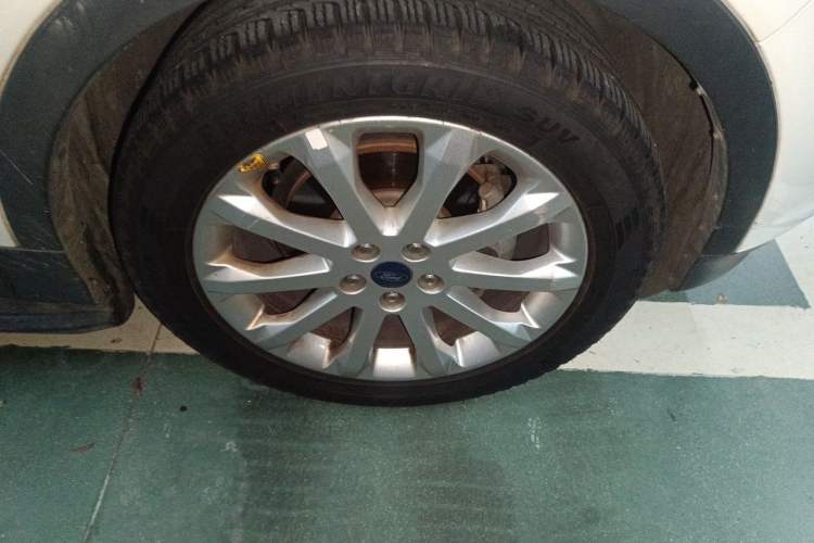 Used Ford Kuga 2013 1.6L GTDi Two-Wheel-Drive Trend Model Right Front Wheel Hub