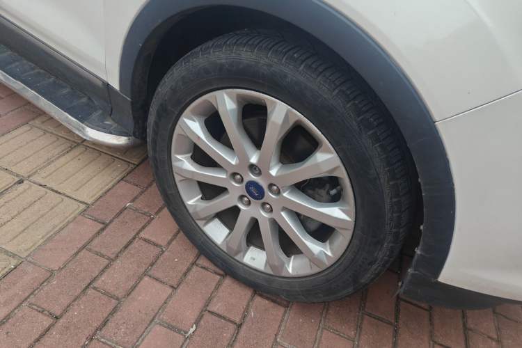 Used Ford Kuga 2013 1.6L GTDi 4x4 Elite Model Right Front Wheel Hub