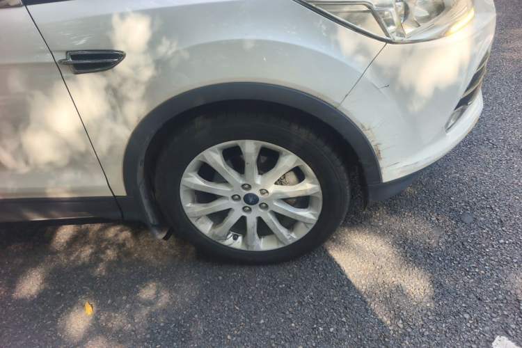 Used Ford Kuga 2013 1.6L GTDi Two-Wheel-Drive Comfort Model Right Front Wheel Hub