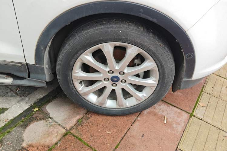 Used Ford Kuga 2013 2.0L GTDi Four-Wheel Drive Premium Model Right Front Wheel Hub