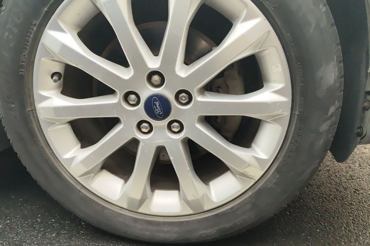 Used Ford Kuga 2013 1.6L GTDi 4x4 Elite Model Right Front Wheel Hub