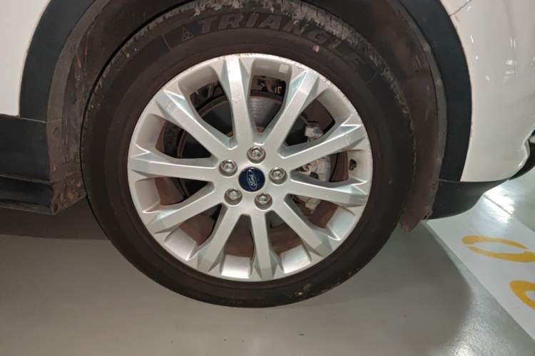 Used Ford Kuga 2013 1.6L GTDi 4x4 Elite Model Right Front Wheel Hub