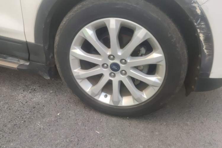 Used Ford Kuga 2013 1.6L GTDi Two-Wheel-Drive Comfort Model Right Front Wheel Hub