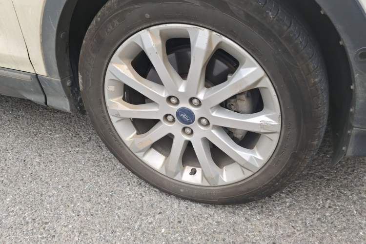 Used Ford Kuga 2013 2.0L GTDi Four-Wheel Drive Premium Model Right Front Wheel Hub
