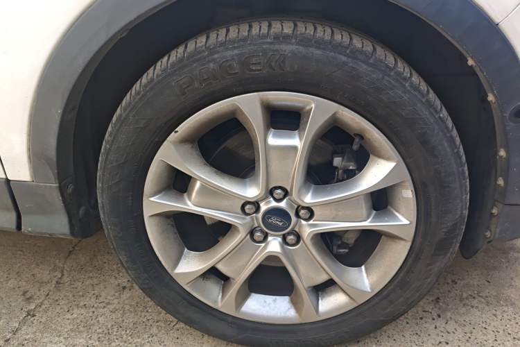 Used Ford Kuga 2013 2.0L GTDi Four-Wheel-Drive Sport Model Right Front Wheel Hub