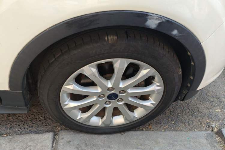 Used Ford Kuga 2013 1.6L GTDi 4x4 Elite Model Right Front Wheel Hub