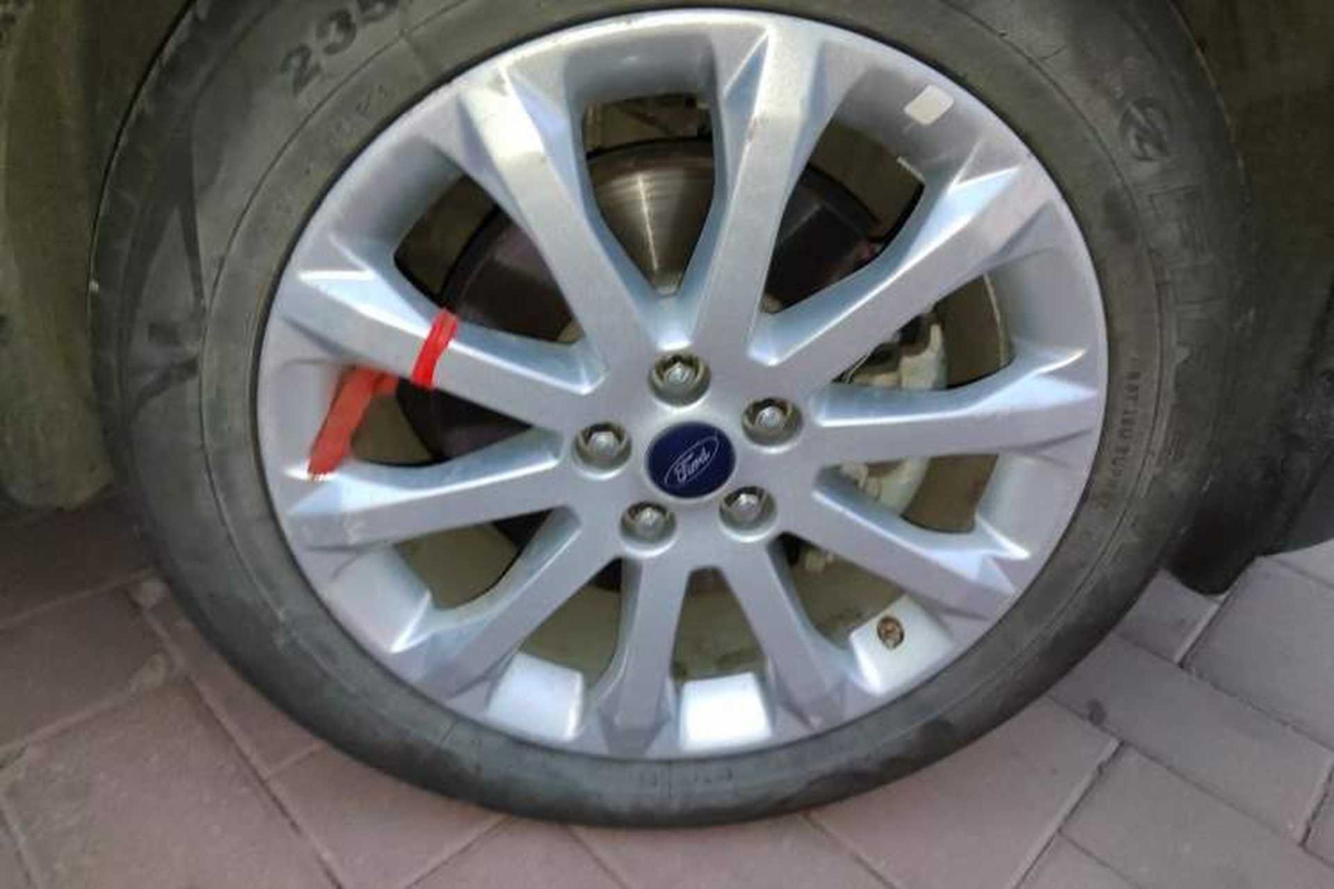 Used Ford Kuga 2013 2.0L GTDi Four-Wheel-Drive Sport Model Right Front Wheel Hub