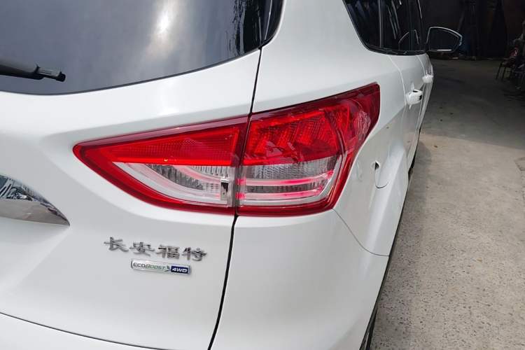 Used Ford Kuga 2013 2.0L GTDi Four-Wheel-Drive Sport Model Right Rear Taillight