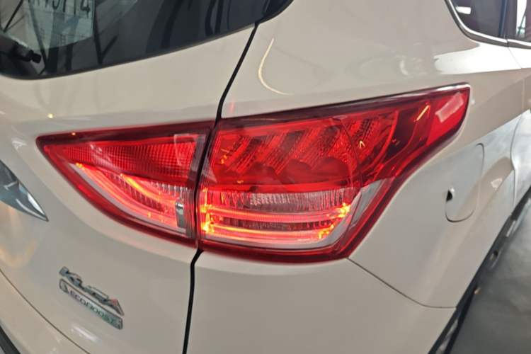 Used Ford Kuga 2013 1.6L GTDi Two-Wheel-Drive Trend Model Right Rear Taillight