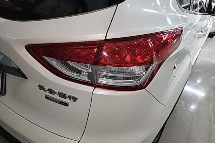 Used Ford Kuga 2013 2.0L GTDi Four-Wheel-Drive Sport Model Right Rear Taillight