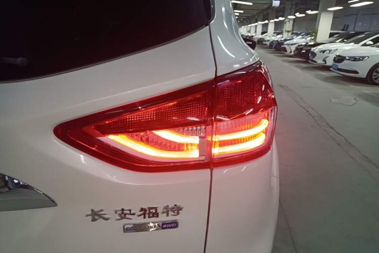 Used Ford Kuga 2013 2.0L GTDi Four-Wheel-Drive Sport Model Right Rear Taillight