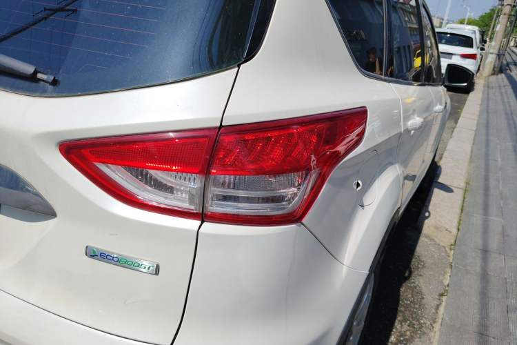 Used Ford Kuga 2013 1.6L GTDi Two-Wheel-Drive Trend Model Right Rear Taillight
