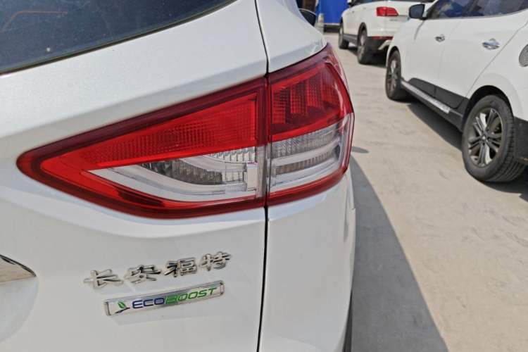 Used Ford Kuga 2013 1.6L GTDi Two-Wheel-Drive Trend Model Right Rear Taillight