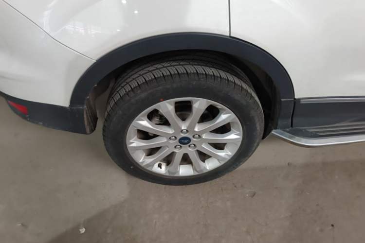 Used Ford Kuga 2013 2.0L GTDi Four-Wheel-Drive Elite Model Right Rear Wheel Hub