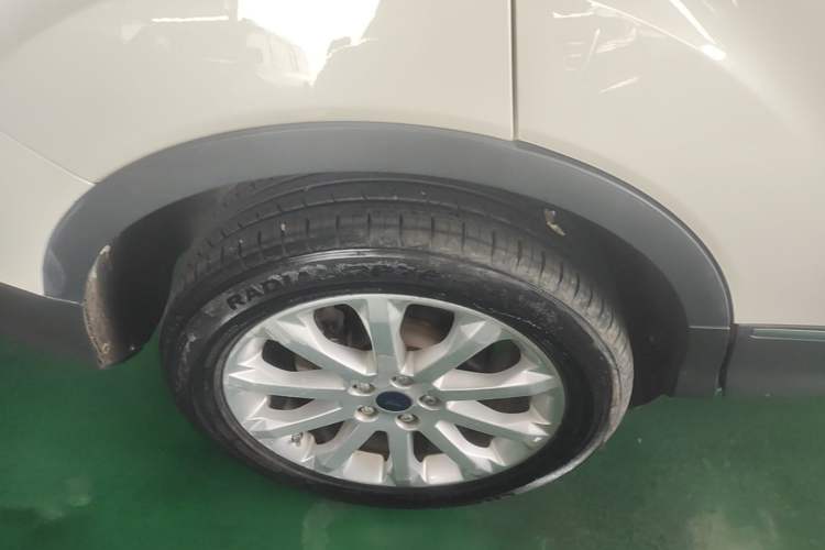 Used Ford Kuga 2013 2.0L GTDi Four-Wheel Drive Premium Model Right Rear Wheel Hub