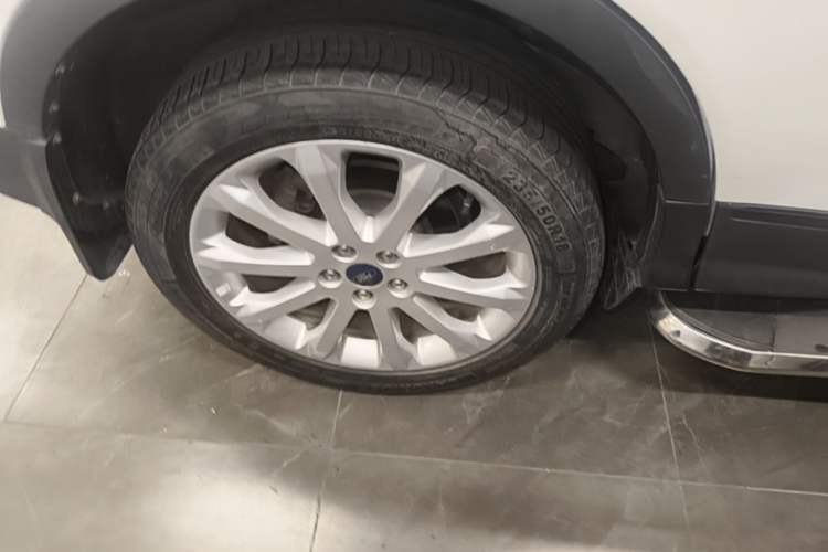 Used Ford Kuga 2013 1.6L GTDi Two-Wheel-Drive Trend Model Right Rear Wheel Hub