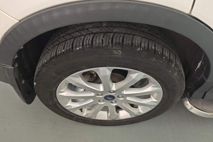 Used Ford Kuga 2013 1.6L GTDi Two-Wheel-Drive Trend Model Right Rear Wheel Hub