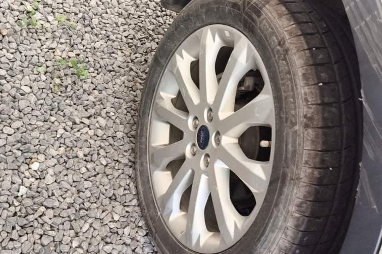 Used Ford Kuga 2013 1.6L GTDi Two-Wheel-Drive Trend Model Right Rear Wheel Hub
