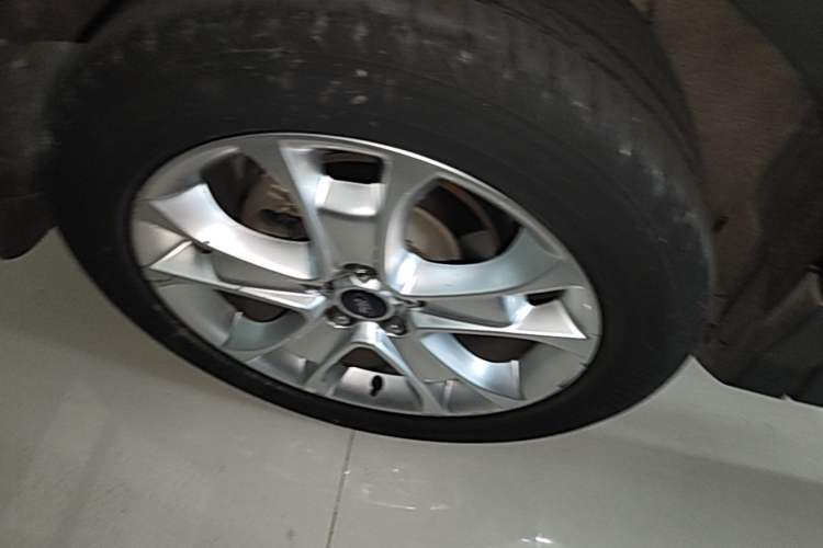Used Ford Kuga 2013 2.0L GTDi Four-Wheel-Drive Sport Model Right Rear Wheel Hub
