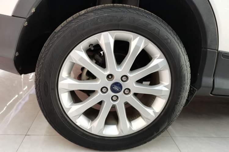 Used Ford Kuga 2013 1.6L GTDi Two-Wheel-Drive Trend Model Right Rear Wheel Hub