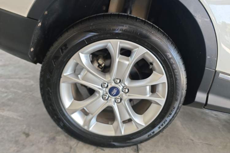 Used Ford Kuga 2013 2.0L GTDi Four-Wheel-Drive Sport Model Right Rear Wheel Hub
