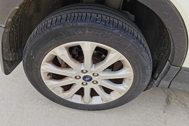 Used Ford Kuga 2013 1.6L GTDi Two-Wheel-Drive Trend Model Right Rear Wheel Hub
