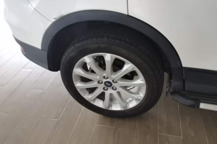 Used Ford Kuga 2013 1.6L GTDi Two-Wheel-Drive Trend Model Right Rear Wheel Hub