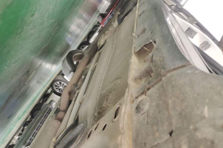 Used Ford Kuga 2013 2.0L GTDi Four-Wheel Drive Premium Model Right Side Sill