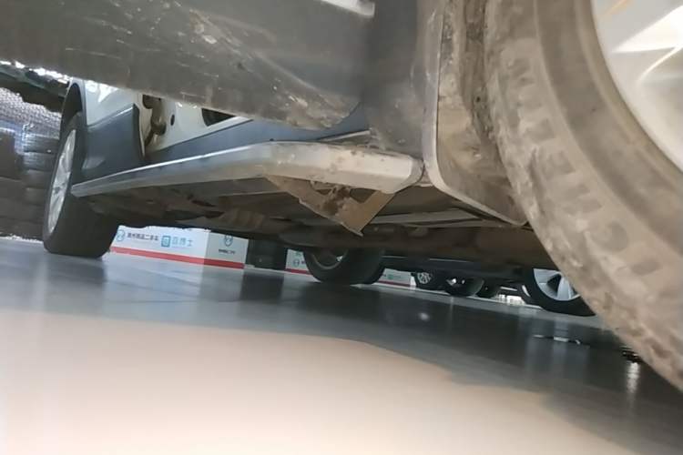 Used Ford Kuga 2013 2.0L GTDi Four-Wheel Drive Premium Model Right Side Sill