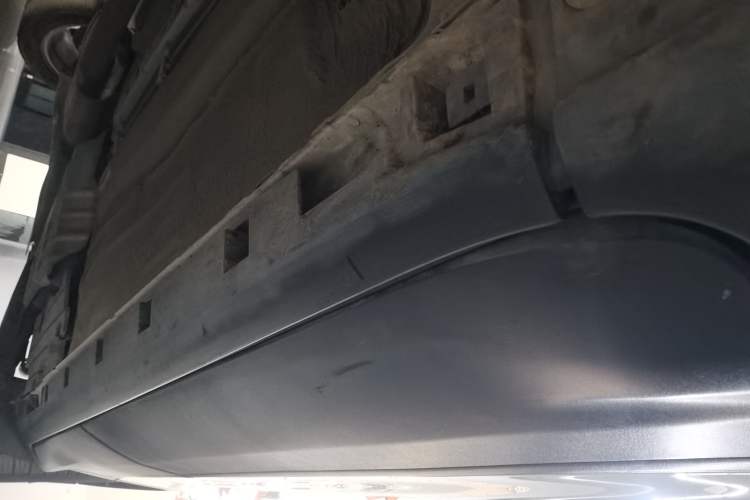 Used Ford Kuga 2013 1.6L GTDi Two-Wheel-Drive Trend Model Right Side Sill