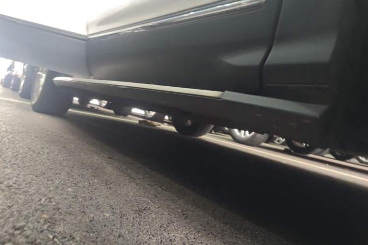 Used Ford Kuga 2013 2.0L GTDi Four-Wheel-Drive Sport Model Right Side Sill