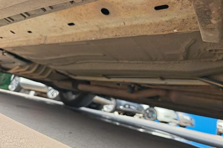 Used Ford Kuga 2013 2.0L GTDi Four-Wheel-Drive Sport Model Right Side Sill