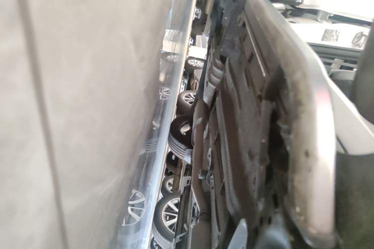 Used Ford Kuga 2013 2.0L GTDi Four-Wheel-Drive Sport Model Right Side Sill