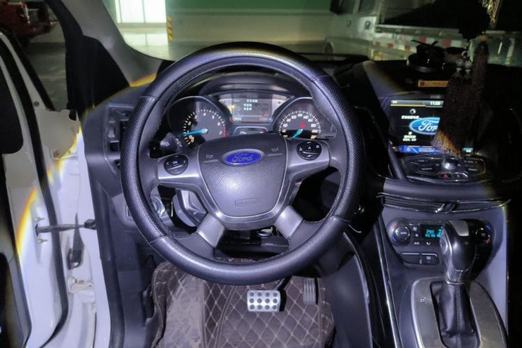 Used Ford Kuga 2013 2.0L GTDi Four-Wheel-Drive Sport Model Steering Wheel