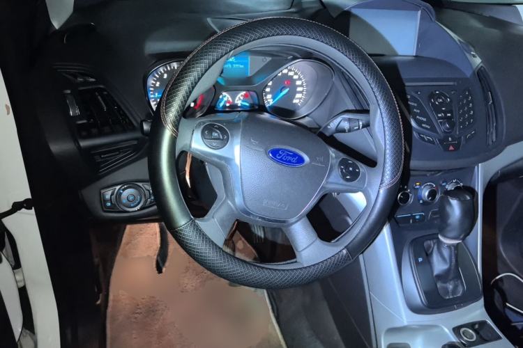 Used Ford Kuga 2013 1.6L GTDi Two-Wheel-Drive Comfort Model Steering Wheel