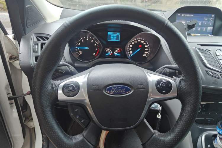 Used Ford Kuga 2013 1.6L GTDi Two-Wheel-Drive Trend Model Steering Wheel