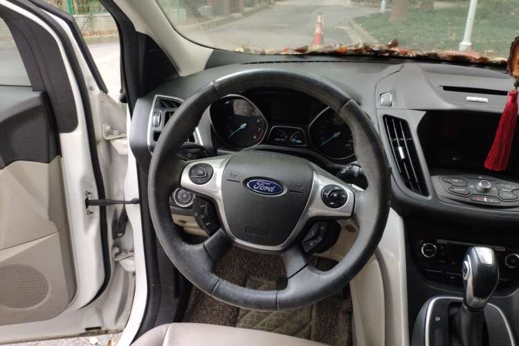 Used Ford Kuga 2013 2.0L GTDi Four-Wheel-Drive Elite Model Steering Wheel