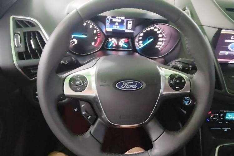Used Ford Kuga 2013 2.0L GTDi Four-Wheel-Drive Sport Model Steering Wheel