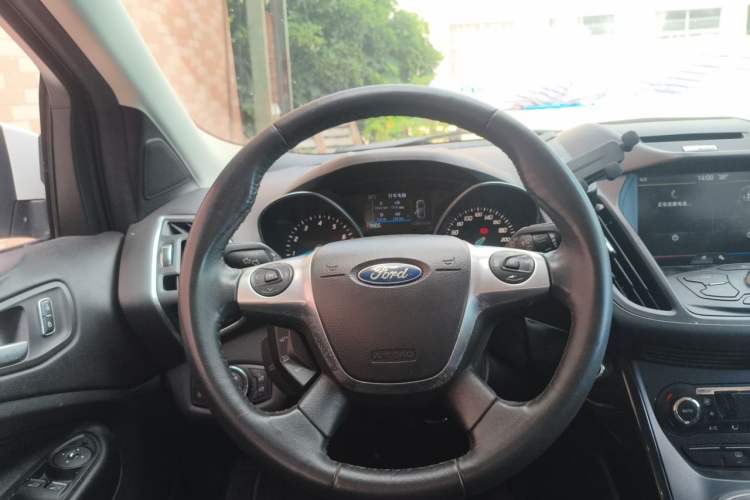 Used Ford Kuga 2013 2.0L GTDi Four-Wheel-Drive Sport Model Steering Wheel