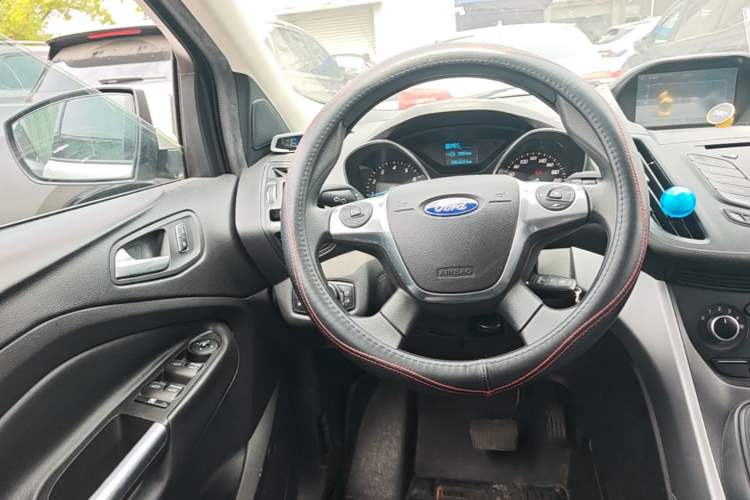 Used Ford Kuga 2013 1.6L GTDi Two-Wheel-Drive Comfort Model Steering Wheel