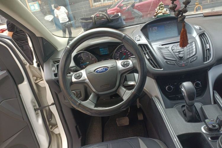 Used Ford Kuga 2013 1.6L GTDi Two-Wheel-Drive Comfort Model Steering Wheel