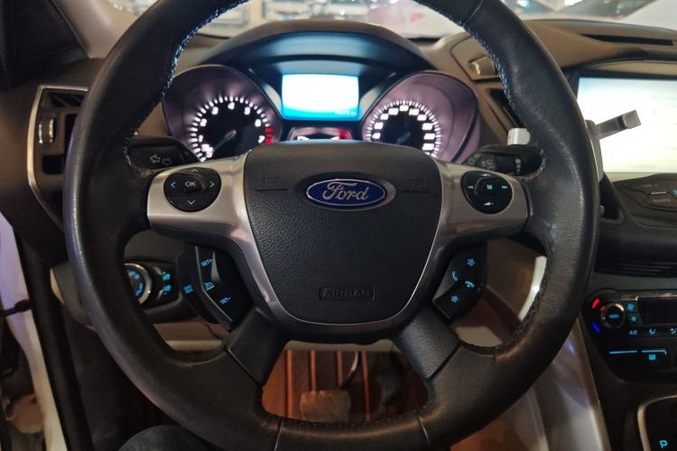 Used Ford Kuga 2013 2.0L GTDi Four-Wheel-Drive Elite Model Steering Wheel