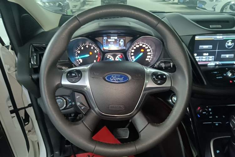 Used Ford Kuga 2013 2.0L GTDi Four-Wheel-Drive Sport Model Steering Wheel