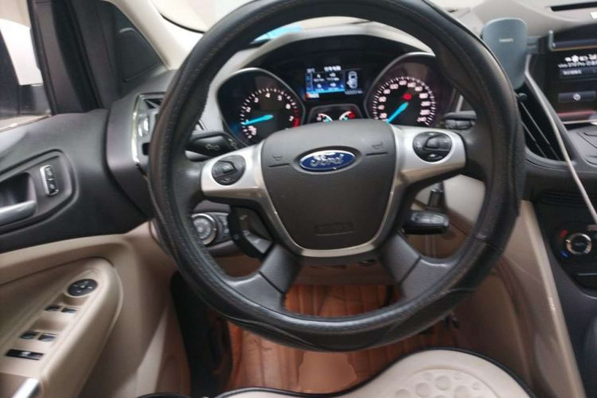 Used Ford Kuga 2013 2.0L GTDi Four-Wheel-Drive Elite Model Steering Wheel