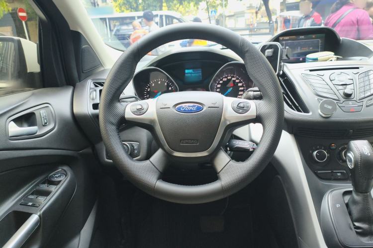 Used Ford Kuga 2013 1.6L GTDi Two-Wheel-Drive Comfort Model Steering Wheel