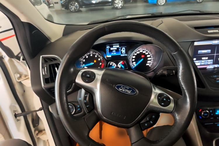 Used Ford Kuga 2013 2.0L GTDi Four-Wheel-Drive Elite Model Steering Wheel