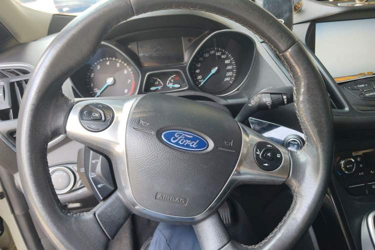 Used Ford Kuga 2013 2.0L GTDi Four-Wheel-Drive Sport Model Steering Wheel