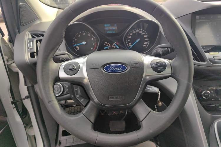 Used Ford Kuga 2013 1.6L GTDi Two-Wheel-Drive Trend Model Steering Wheel